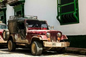 traditioneel uit weg voertuig gebruikt voor de vervoer van mensen en goederen in landelijk gebieden in Colombia foto