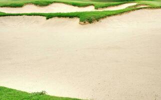 golfbaan zandbak bunker esthetische achtergrond, gebruikt als obstakels voor golfwedstrijden voor moeilijkheidsgraad en van de baan vallen voor schoonheid. foto