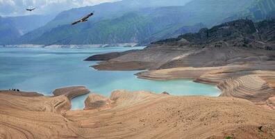 de chirkeyskoye reservoir is de grootste kunstmatig reservoir in de Kaukasus. het is gelegen Aan de sulak rivier. foto