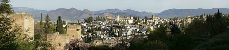 panoramisch visie van alhambra vesting in granada, Andalusië, Spanje foto