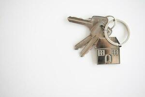 zakenman Holding huis sleutels foto