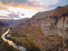 zonsondergang op een rivier in Georgië foto