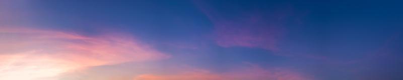 prachtig panorama van zonsopgang en zonsondergang met zilveren voering en wolk in de ochtend en avond foto
