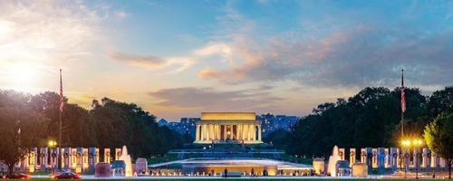 Lincoln Memorial op zonsondergang foto