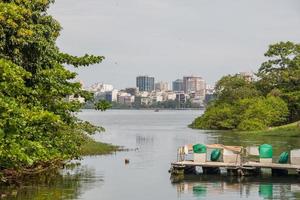 uitzicht op de lagune van rodrigo de freitas in rio de janeiro, brazilië