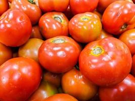 tomaten bij een kraam op een open markt in rio de janeiro