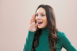 een vrouw met een groen blouse foto