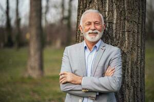 portret van een senior zakenman foto