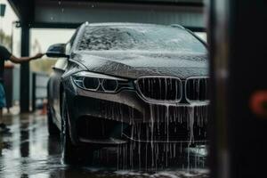 dichtbij omhoog Mens het wassen haar auto in een zelf - onderhoud auto wassen station. auto wassen zelf - onderhoud foto