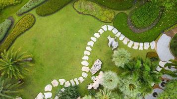 luchtfoto van prachtige groene tuin foto