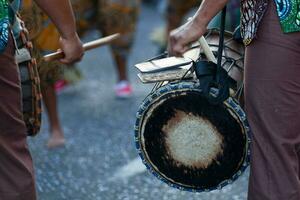 percussionisten gedurende de carnaval van groots boucan foto