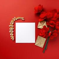 top visie van wit en gouden blanco kaart mockup met mooi bloesem, sieraden Aan rood achtergrond. generatief ai. foto