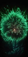 levendig groen vuurwerk barsten in voortreffelijk detail tegen de nacht lucht ai gegenereerd foto