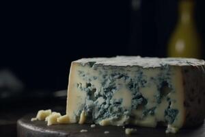 hartig Roquefort kaas tegen donker achtergrond, blauw kaas ai gegenereerd foto