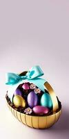 3d geven van kleurrijk ei vormen, bloemen binnen mand met turkoois zijde boog lint Aan pastel roze achtergrond en kopiëren ruimte. gelukkig Pasen dag concept. foto