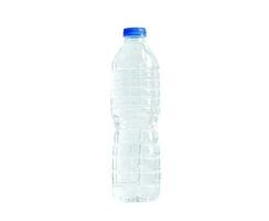 plastic water fles geïsoleerd Aan wit achtergrond met knipsel pad, mineraal, gezond concept. foto