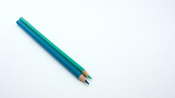 macro visie van kleurpotloden. gekleurde potloden. gekleurde potloden Aan wit achtergrond. foto