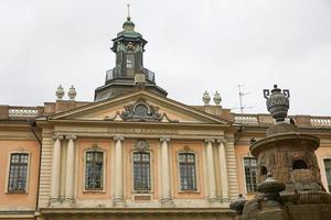 De Zweedse Academie werd opgericht in 1786 om de Zweedse literatuur en taal te bevorderen en kent sinds 1901 de Nobelprijs voor Literatuur toe foto