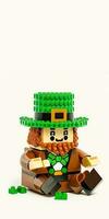 3d geven van elf van Ierse folklore Mens gemaakt door blokken en kopiëren ruimte. st. Patrick dag concept. foto