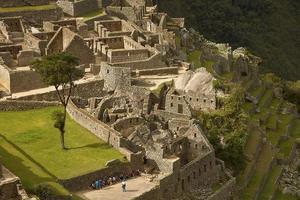 mensen die de verloren Inca-stad Machu Picchu in de buurt van Cusco in Peru bezoeken