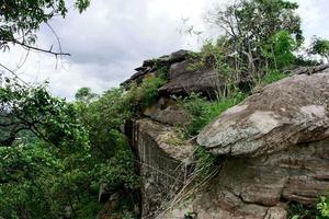 pha luang waterval bospark, amphoe si mueang mai, ubon ratchathani, thailand foto