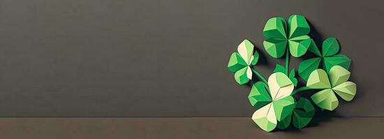 groen origami papier Klaver bladeren Aan donker grijs achtergrond en kopiëren ruimte. 3d veroorzaken, st. Patrick dag concept. foto