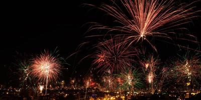 oudejaarsavond vuurwerk in de stad arequipa peru foto