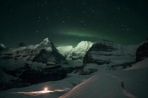 Aurora, Zwitsers Alpen, ster, sneeuw, winter. ai generatief foto