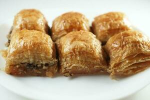 handgemaakt Turks toetje baklava Aan tafel foto