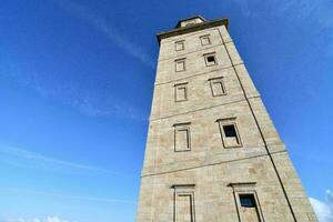 een steen toren foto