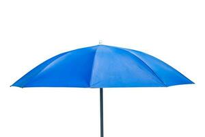 paraplu blauw geïsoleerd Aan wit achtergrond. knipsel pad foto