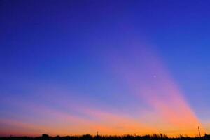 schemering landschap, lucht zonsondergang natuur mooi foto