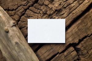 wit leeg papier blanco mockup Aan houten tafel generatief ai foto