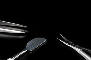 een set van cosmetische instrumenten voor manicure en pedicure close-up foto