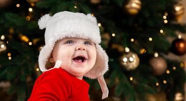 kerstbaby lacht