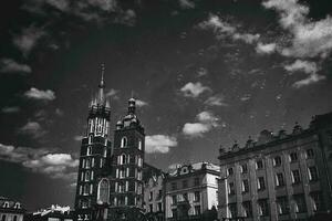 historisch historisch st. Mary's kerk in Krakau, Polen Aan een warm zomer dag foto