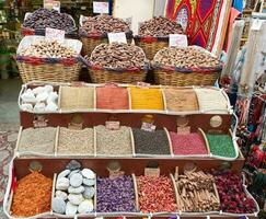 traditioneel Egyptische bazaar met kruiden en specerijen in Cairo. Egypte. foto