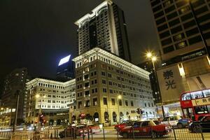 kowloon, hong Kong maart 14, 2019- nacht visie van de beroemd schiereiland hotel welke geopend naar gast in 1928. foto