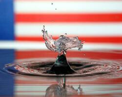 water druppeltje laten vallen plons botsing druipend pijler Maleisië vlag reflectie breking onafhankelijkheid land patriot foto