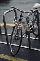fiets op straat vervoermiddel foto