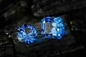 de kostbaar blauw saffier edelstenen foto