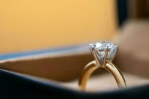 diamant ring in sieraden doos foto