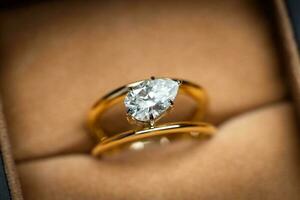 diamant ring in sieraden doos foto