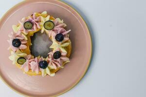 achtergrond van kleurrijk cakes met fruit- dichtbij omhoog van cakes foto