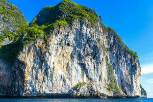 mooi tropisch kalksteen eilanden Aan koh phi phi leh Thailand. foto