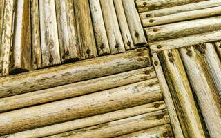 bamboe hout muur en poort structuur in puerto escondido Mexico. foto