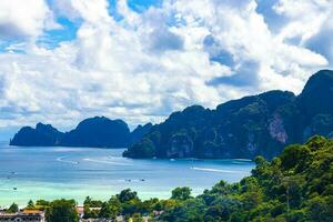 koh phi phi don Thailand eiland strand lagune kalksteen rotsen. foto