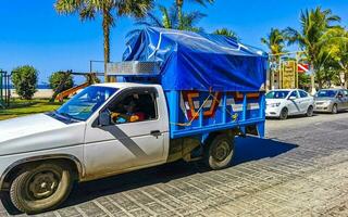 puerto escondido oaxaca Mexico 2023 Mexicaans levering oppakken vrachtauto auto 4x4 van de weg af voertuigen Mexico. foto