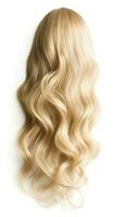 gekruld blond haar- geïsoleerd Aan wit achtergrond. mooi gezond lang blond haar- op slot doen, kapsel, kapsel. geverfd haar- of kleuren, haar- verlenging, genezing, behandeling concept foto