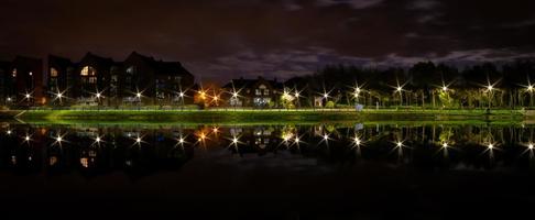 panoramische nachtmagiër van belfast 's nachts foto